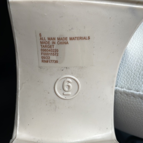 Patent shoes fits as size 7 1/2 - Picture 4 of 4